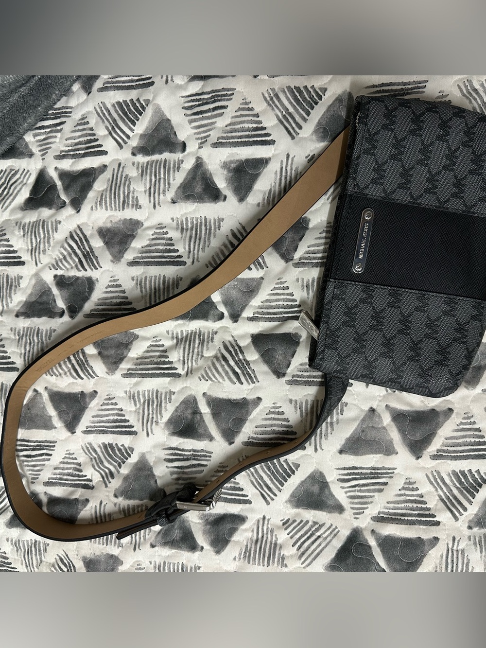 New MICHAEL KORS Crossbody Messenger / belt Bag
